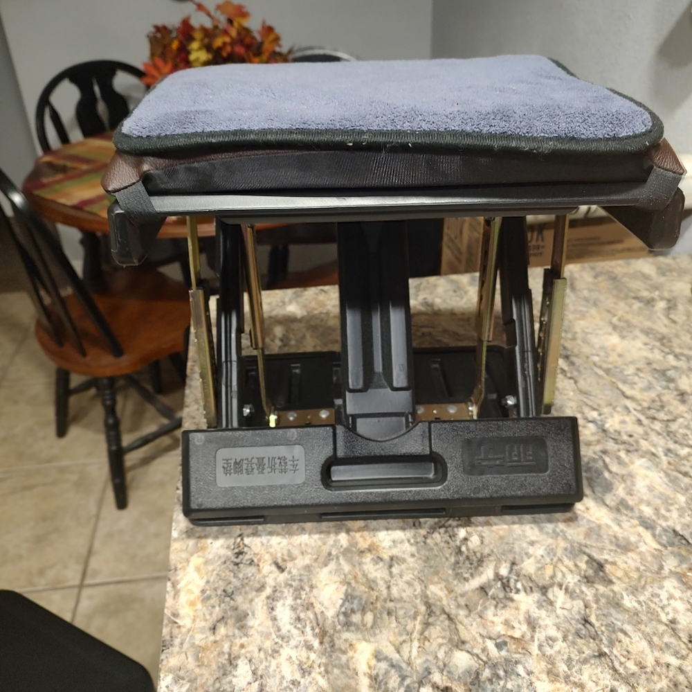 Collapsible footstool